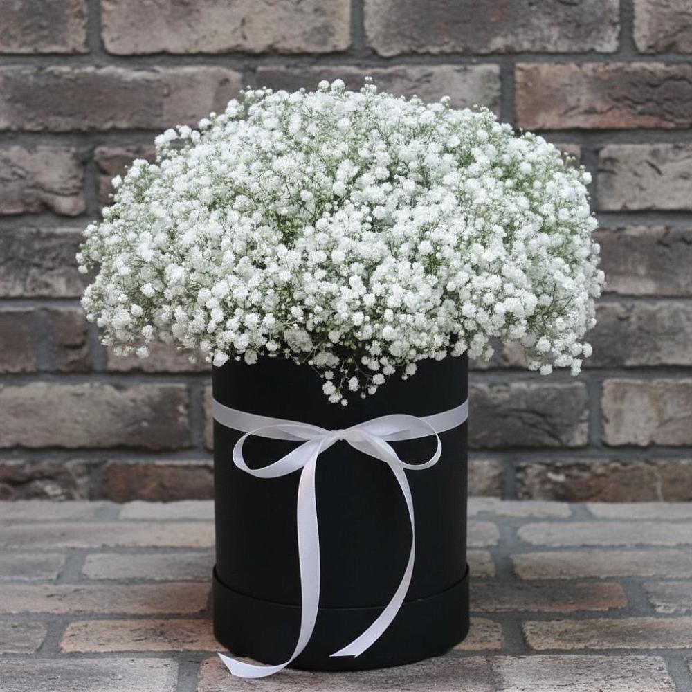 Цветочная композиция из Гипсофила в шляпной коробке в Староникольское 