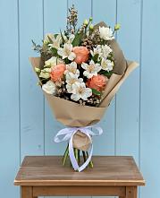 Букет цветов из:  Альстромерии, Лизиантусы, Розы и Хризантемы в Староникольское 