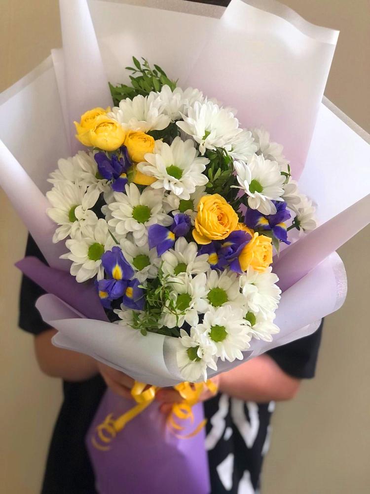 Букет цветов из: Ирисы, Хризантемы и Розы в Староникольское 