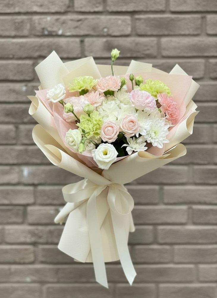 Букет цветов из: Гвоздики, Розы, Лизиантусы и Хризантемы в Староникольское 