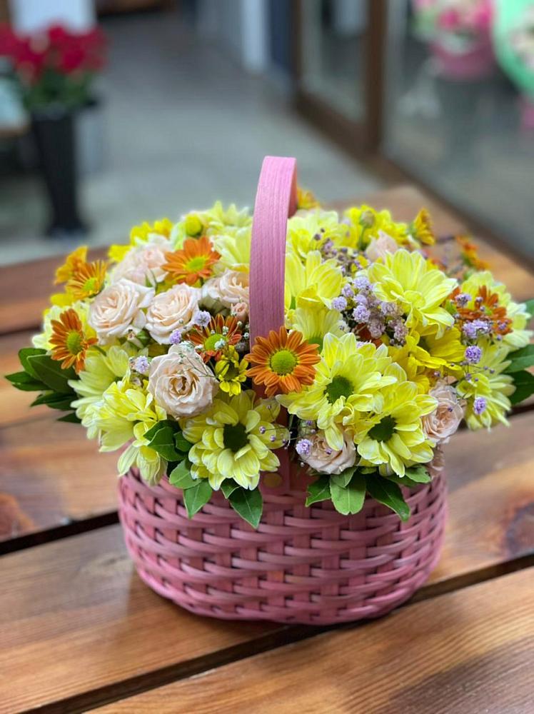 Цветочная композиция из Хризантемы и Розы в корзине в Староникольское 