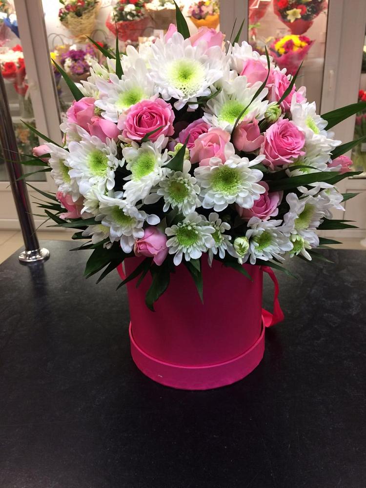 Цветочная композиция из Розы и Хризантемы в шляпной коробке в Староникольское 