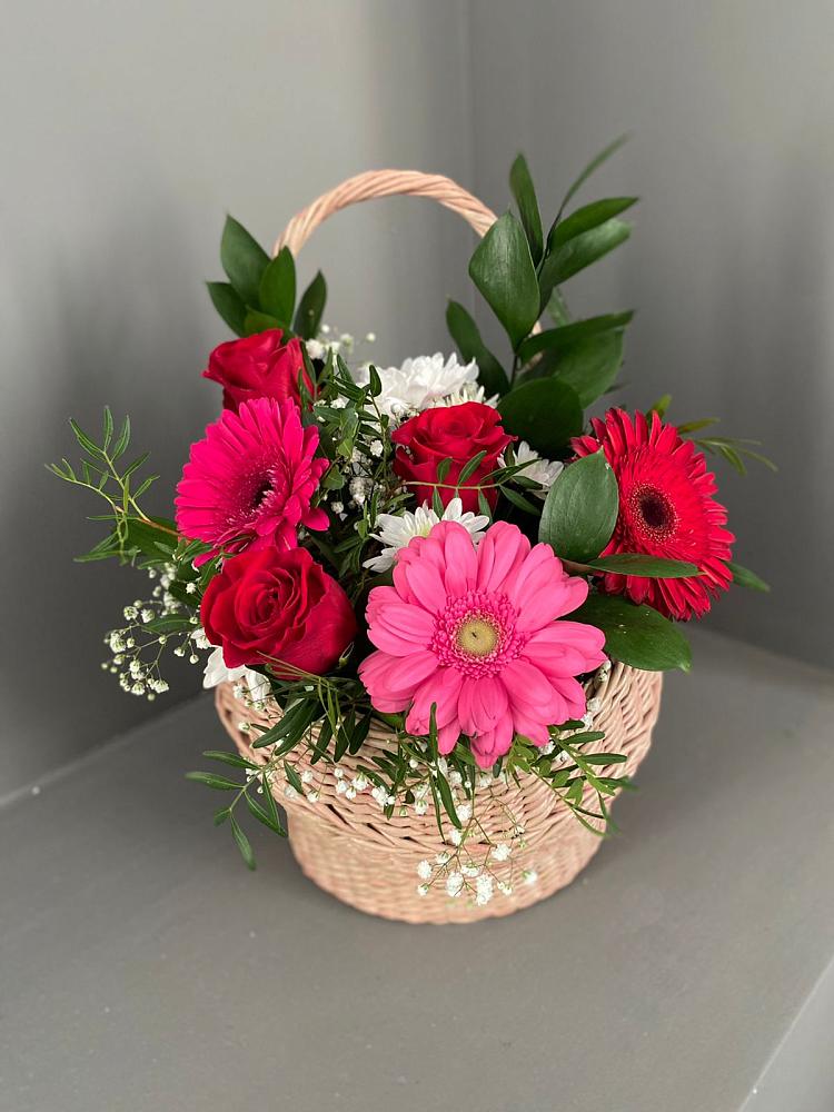 Цветочная композиция из Розы, Хризантемы и Герберы в корзине в Староникольское 