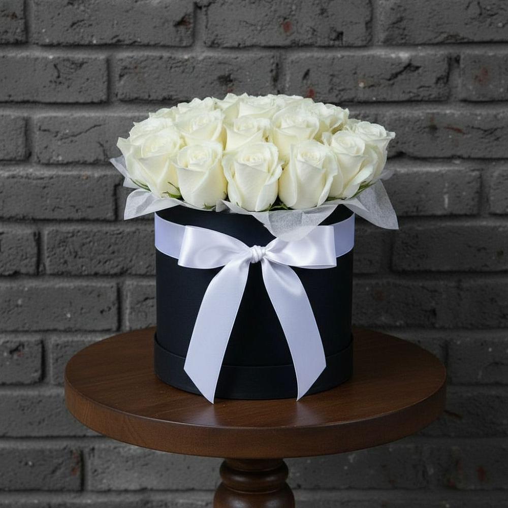 Цветочная композиция из Розы в шляпной коробке в Староникольское 