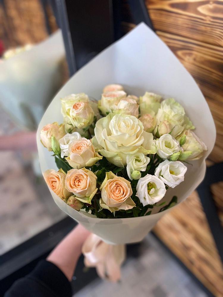 Букет цветов из: Розы и Лизиантусы в Староникольское 