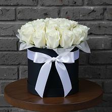 Цветочная композиция из Розы в шляпной коробке в Староникольское 